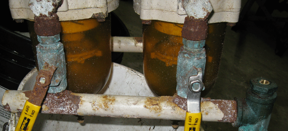 Fuel filter supply manifold prior to maintenance.