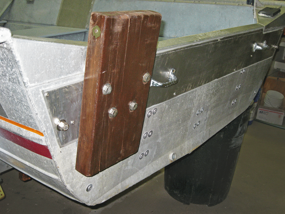 Reinforcing aluminum plate, handles, and kicker bracket on transom.