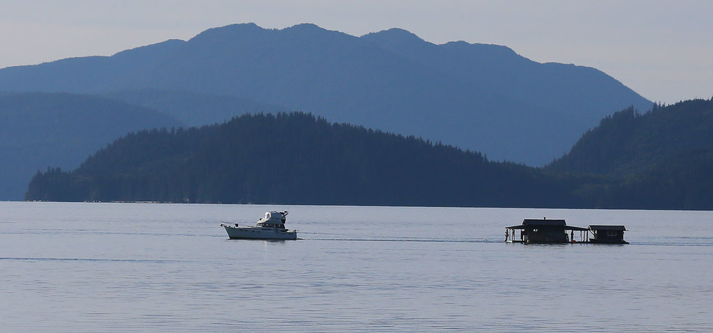 Towing a floathouse with a Mother-in-law cabin!