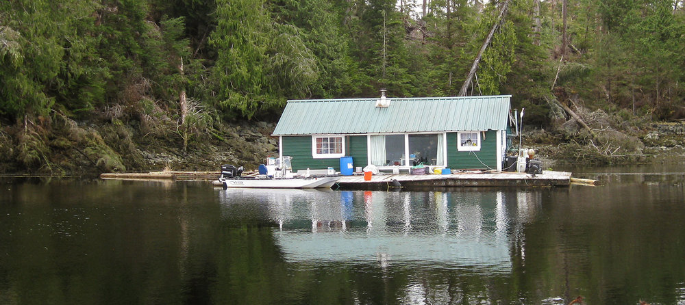 Cute little floathouse for sale in Southeast Alaska