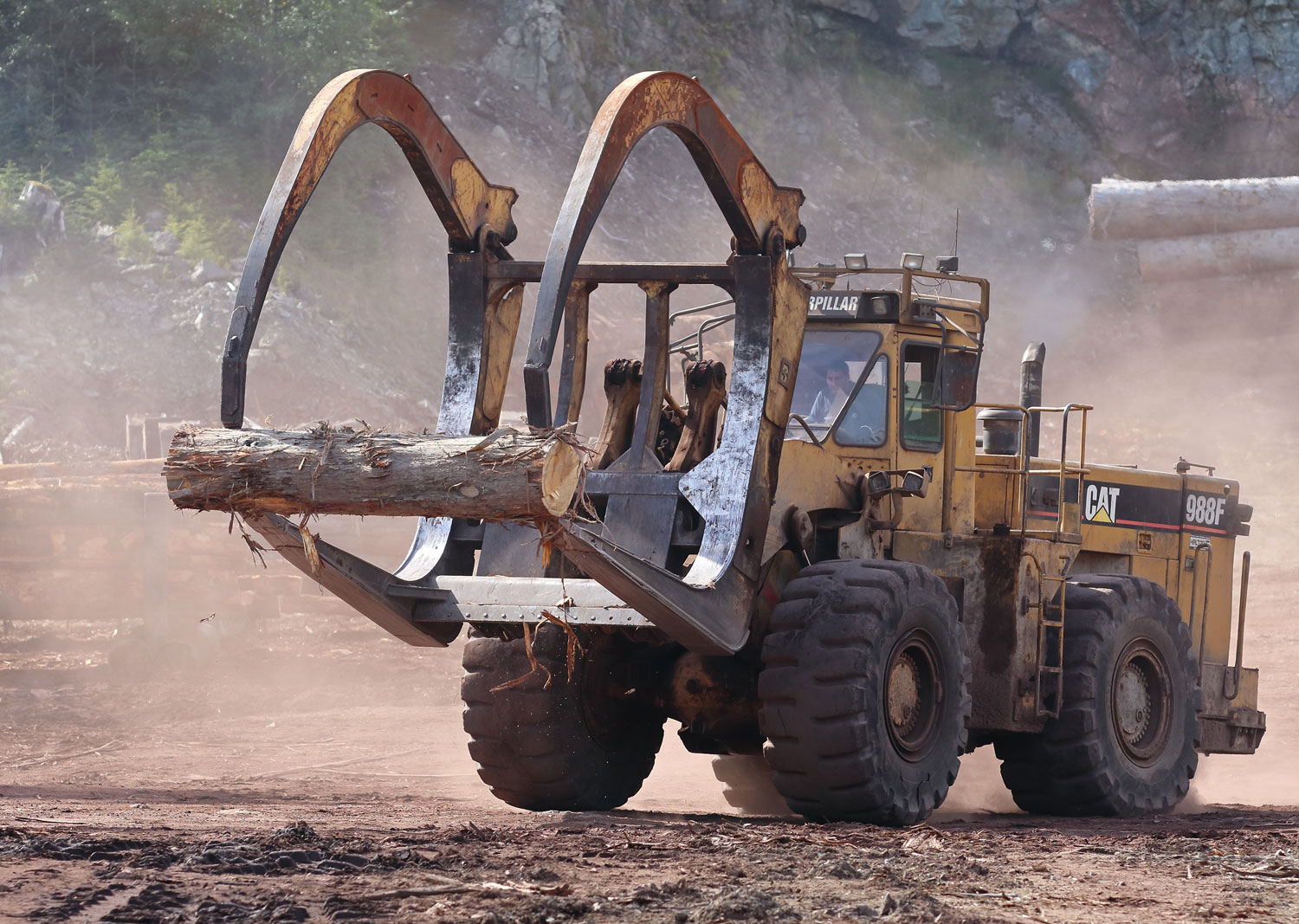 Cat 988F log loader