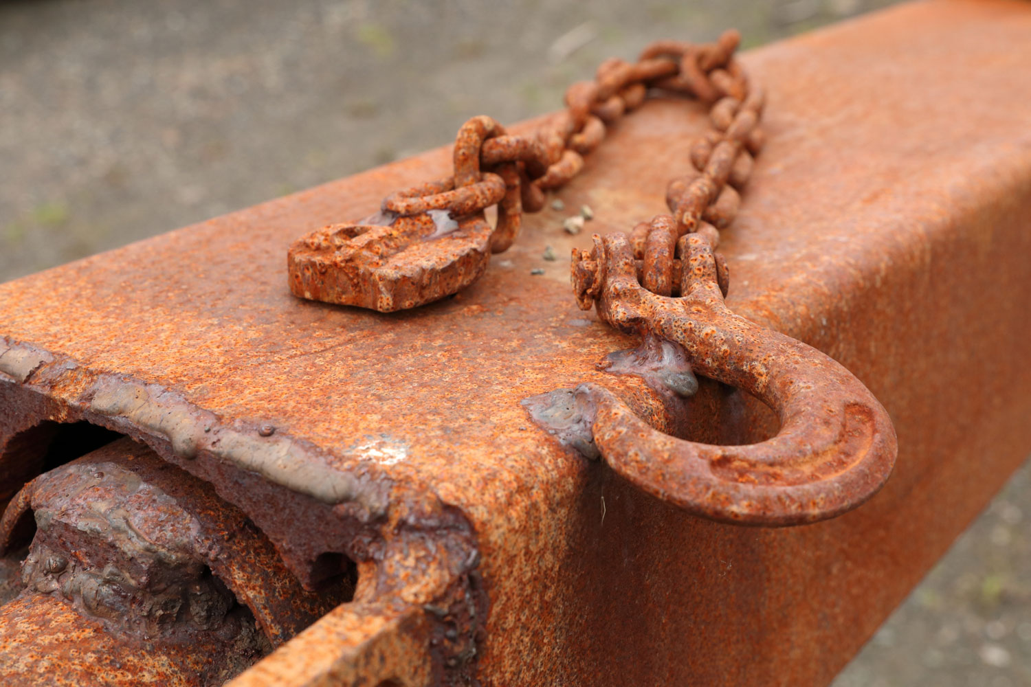 Hitch pin chain hook welded