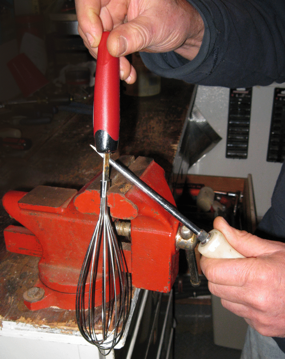 Wire wisk removing handle